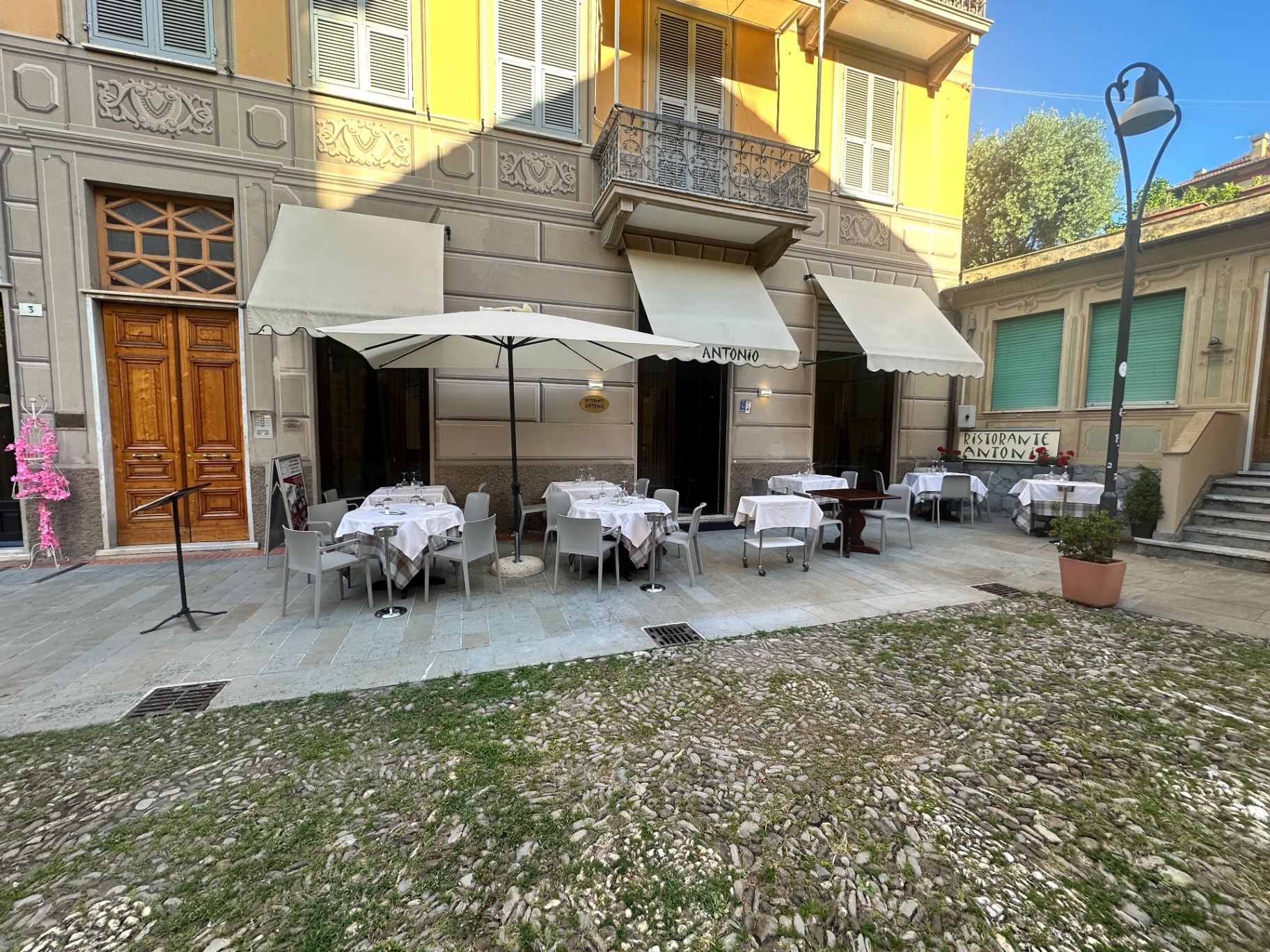 Dehors del Ristorante Antonio con tavoli all'aperto a Santa Margherita Ligure