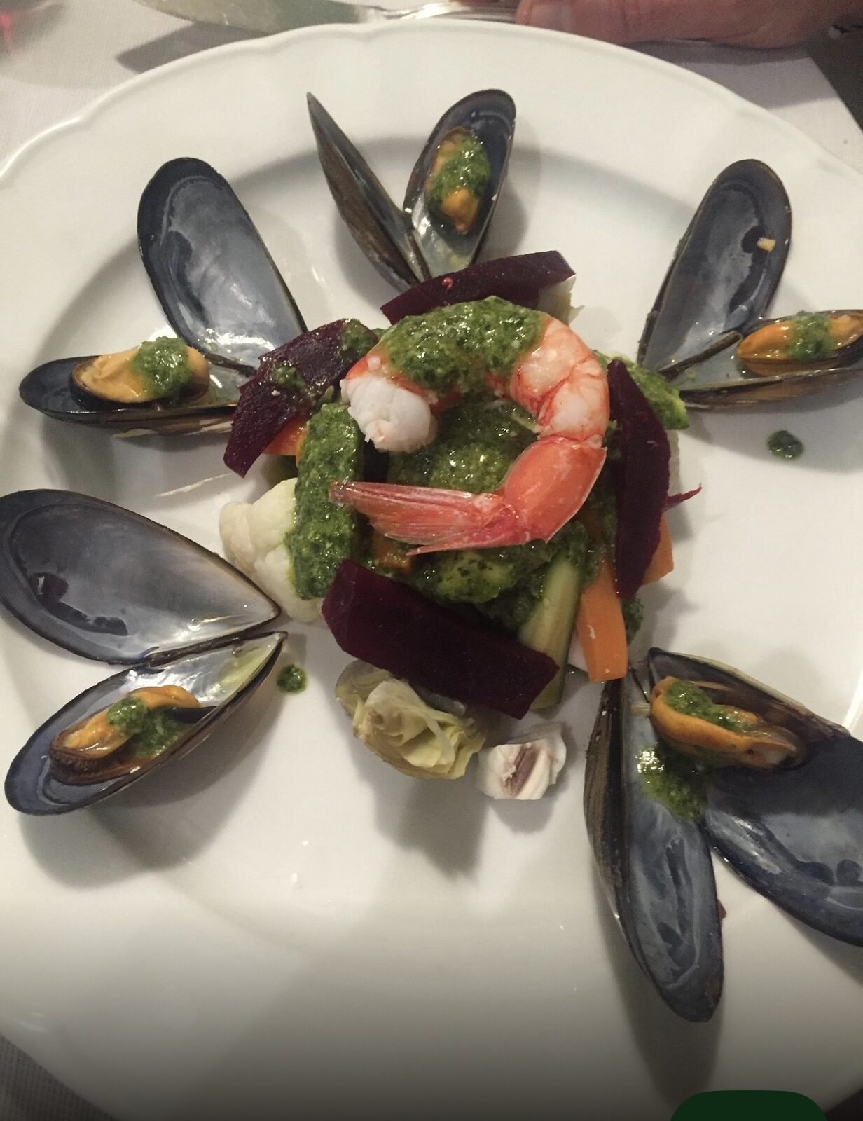 Zuppetta di cozze e gamberi al pesto di basilico