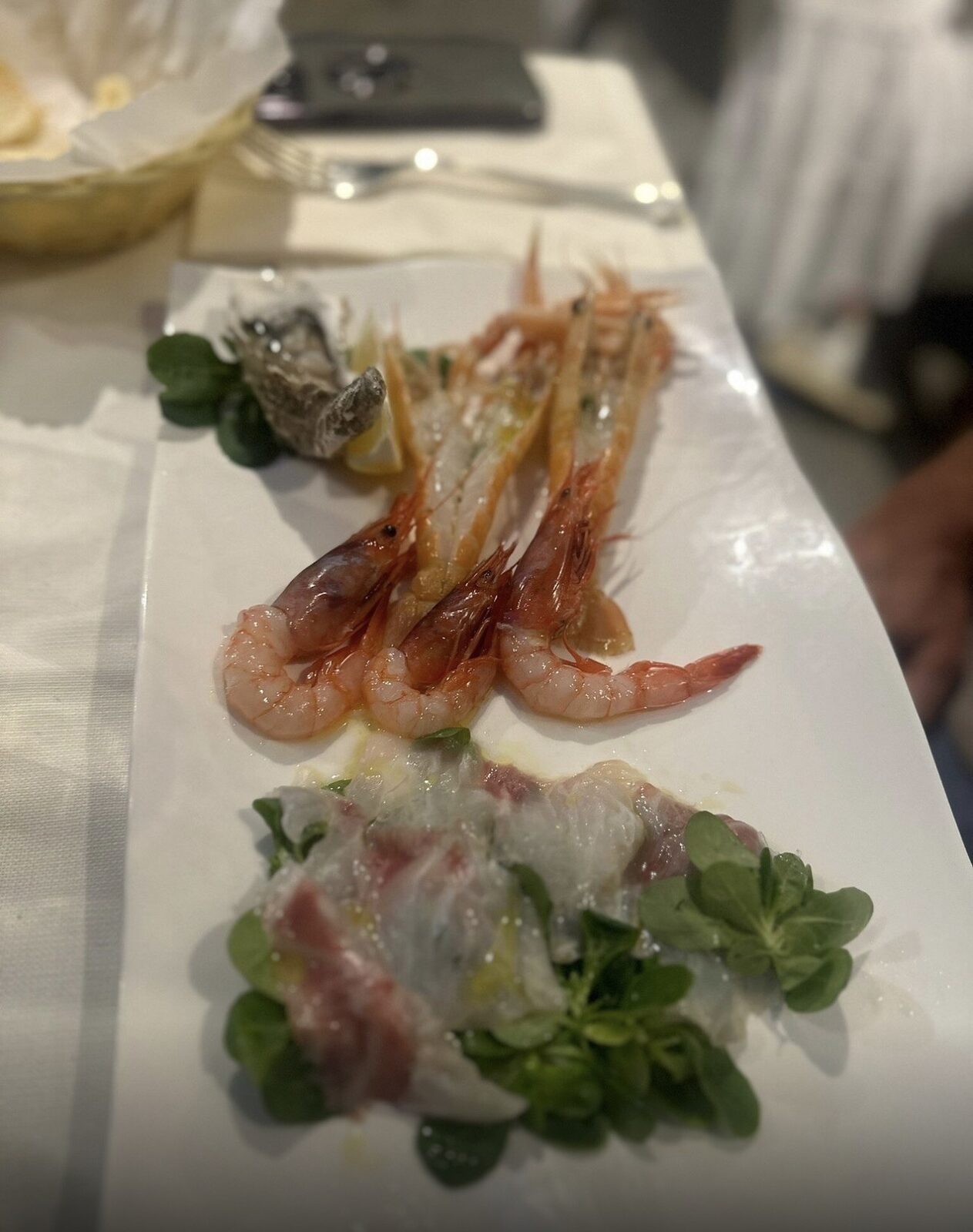 Crudo di gamberi rossi e pesce fresco del giorno